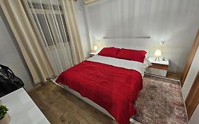 Library Apartment By Bohem Rentals